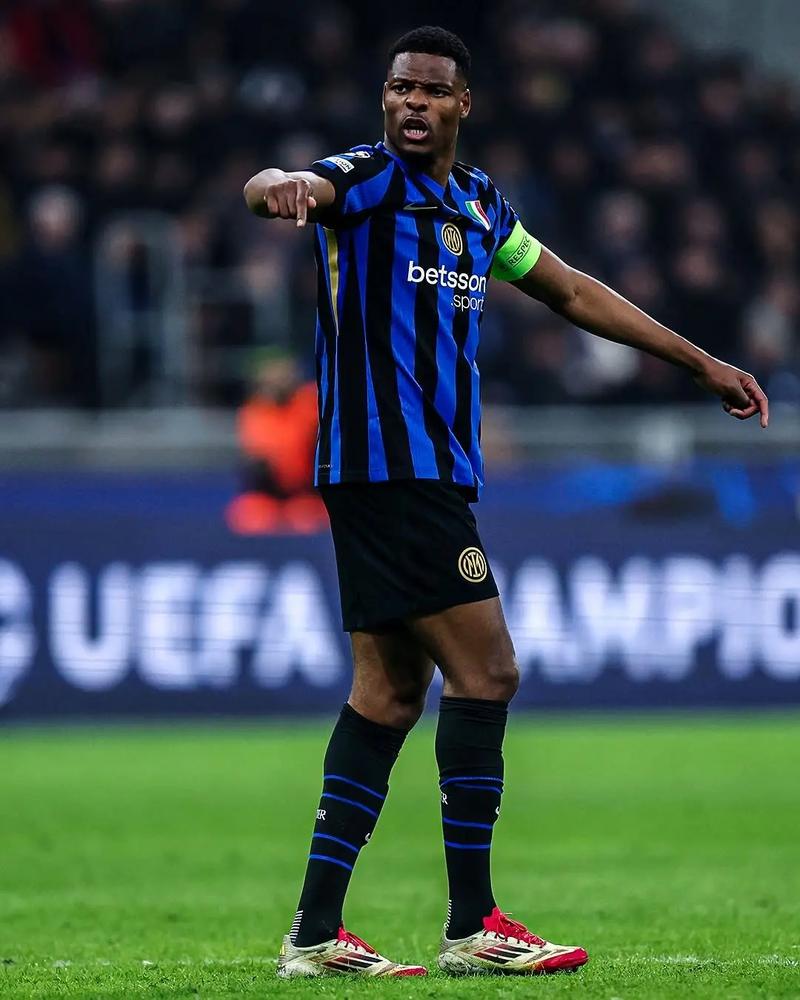 法兰克福与中国足协开展深度交流，围绕多个议题展开深度讨论（法兰克福与中国足协深入对话，聚焦多项议题）