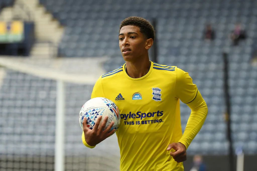 东契奇飞抵费城加入湖人！周一复出战76人 詹姆斯状态升级也有望回归