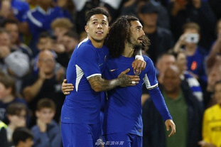 半场战报：奥萨苏纳1-0皇家社会，卡泰纳破门（半场：奥萨苏纳1-0领先皇家社会，卡泰纳建功）