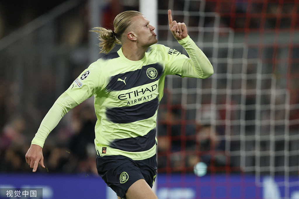 迪纳塔莱：斯帕莱蒂的进攻体系让前锋受益，相信球迷会喜欢他（迪纳塔莱：斯帕莱蒂的进攻打法助力前锋，相信球迷会喜欢他）