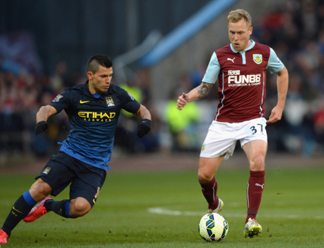 利桑德罗有望火线复出，或进入曼联对阵埃弗顿名单（利桑德罗有望提前回归，或入选曼联战埃弗顿大名单）